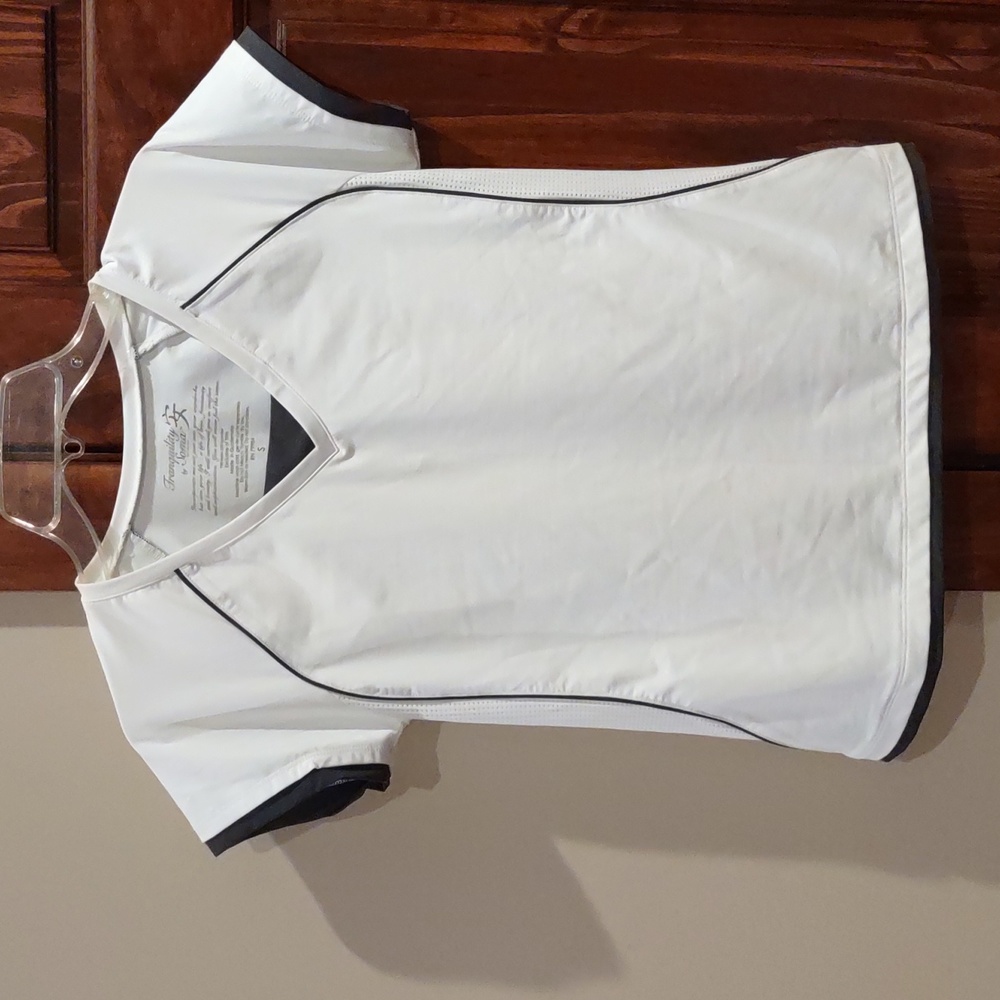 Soma by Chico's white, short sleeve gray performance, wicking top Stretch Small